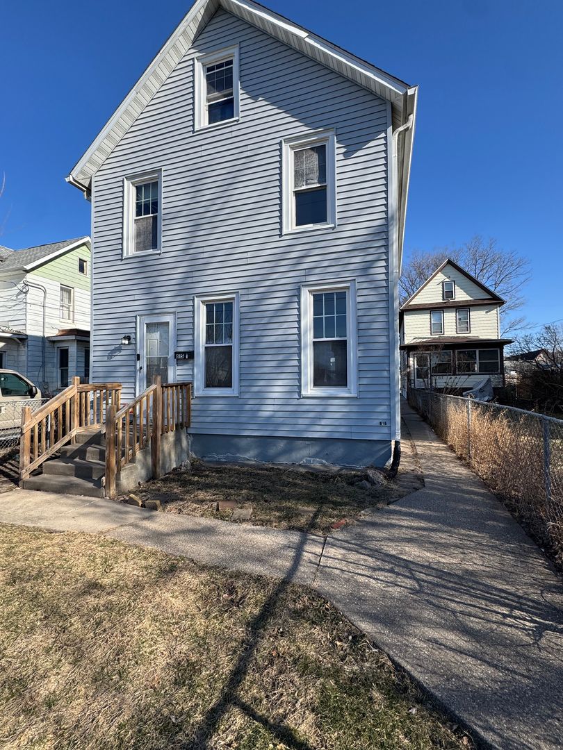 Rock Island Apartment: 615 44th Street