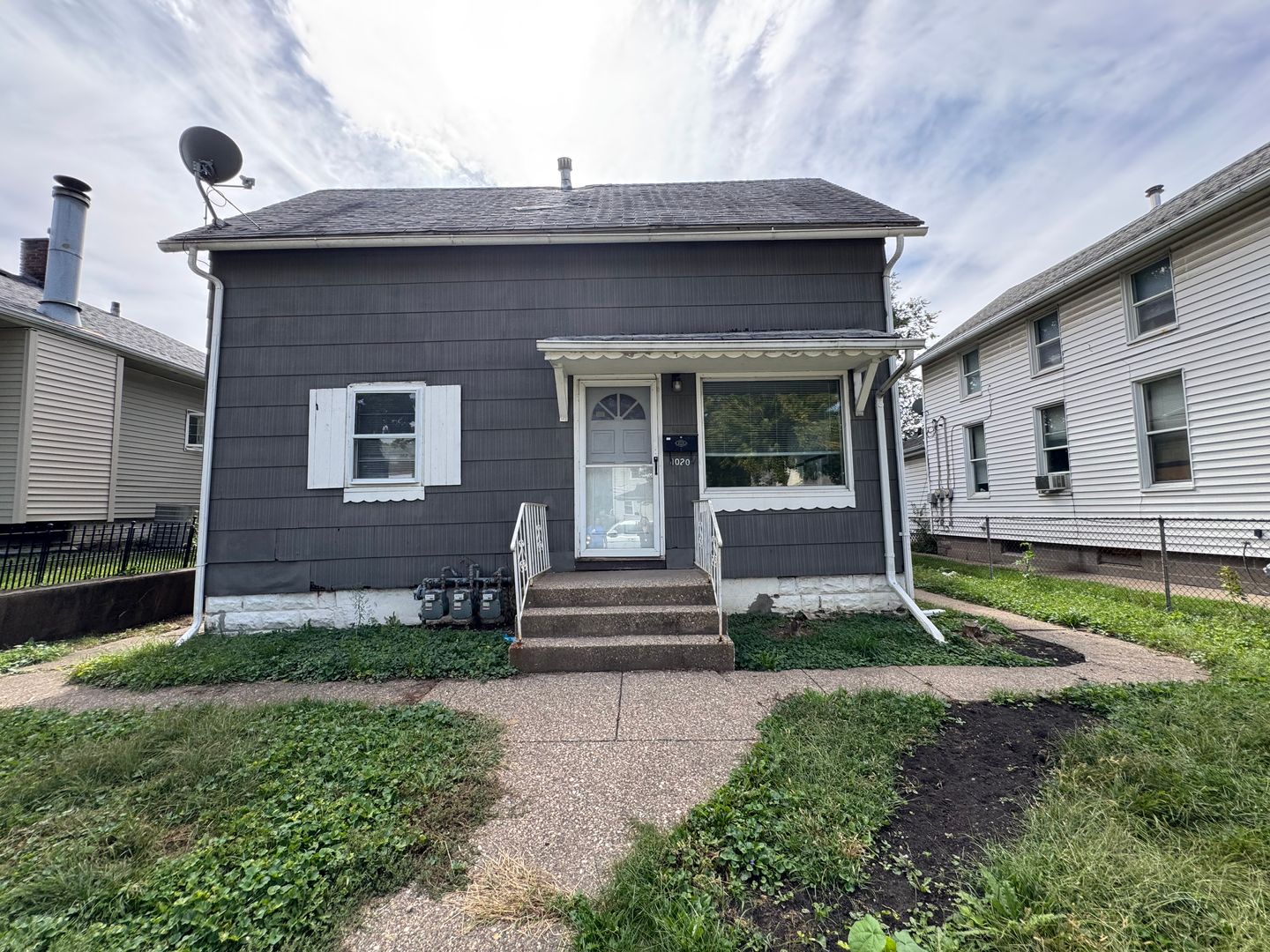 Moline Apartment: HM 1020 18th Ave A
