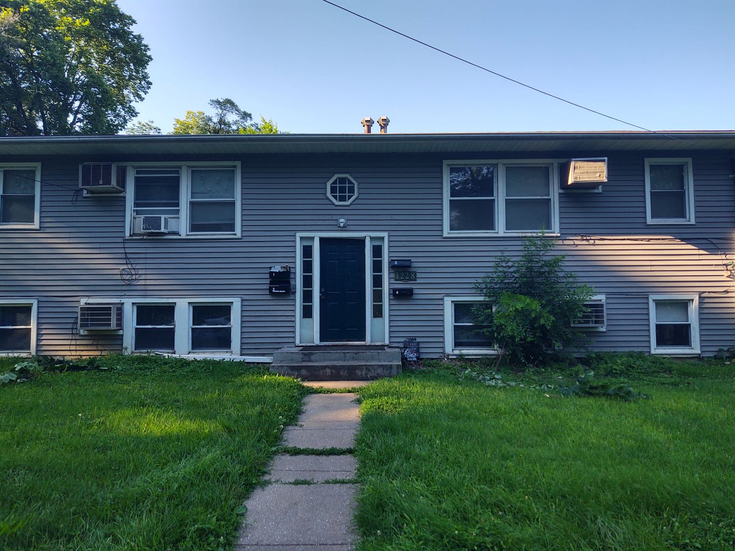 Rock Island Apartment: 1228 24th Ave