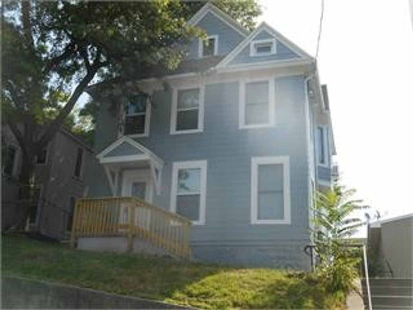 Davenport Apartment: 611 N Perry St.