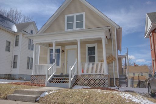 1 bedroom upper unit