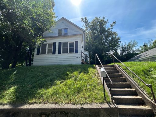 2 Bedroom, 1 Bath Home for Rent in Moline, IL – photo 1
