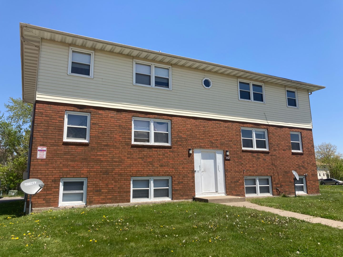 Davenport Apartment: 702 W 63rd Street