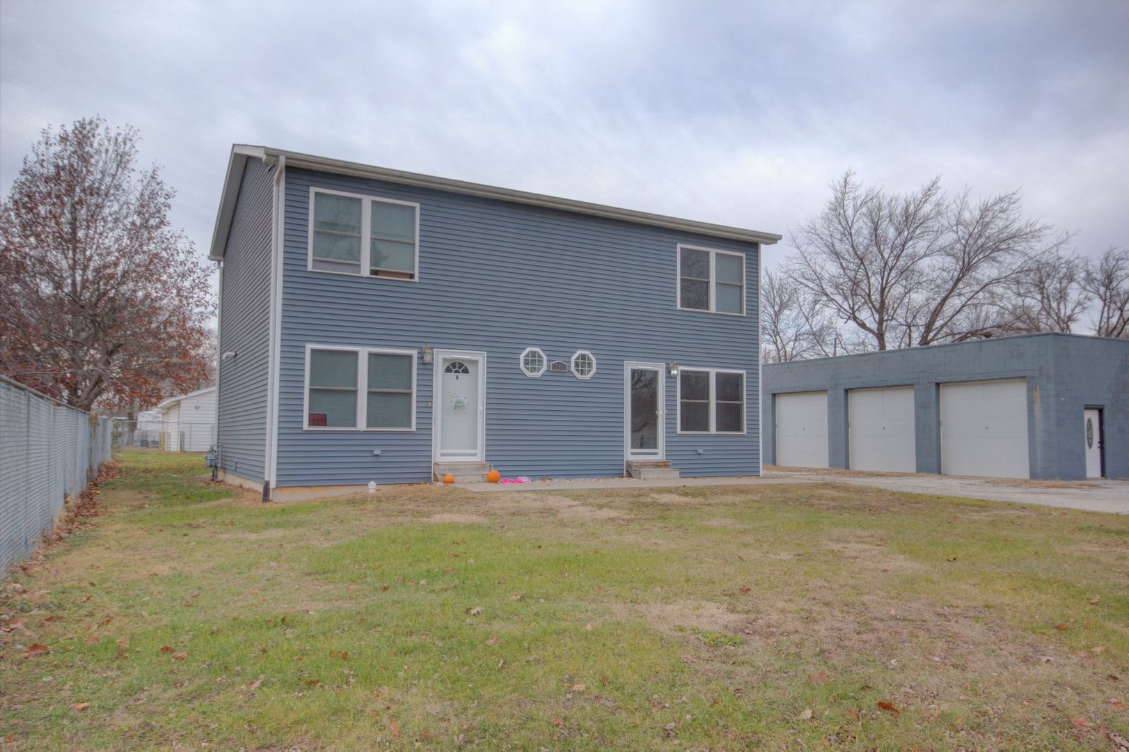 Colona Apartment: 713 7th St