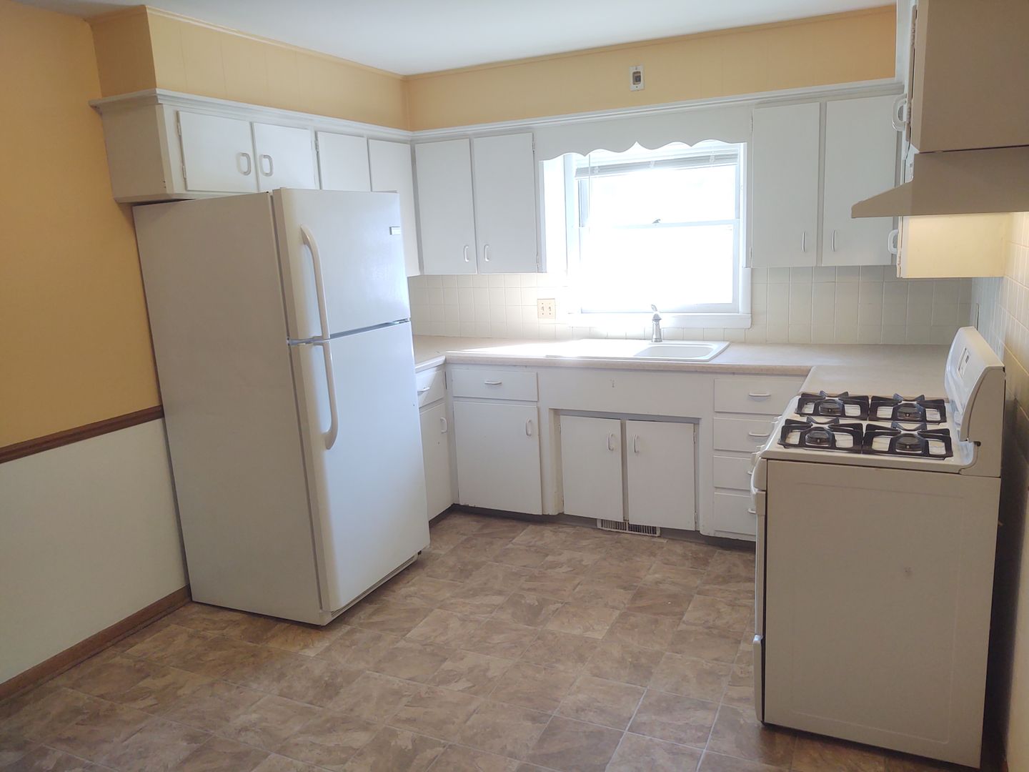 Milan Apartment: 413-415 11th Ave W