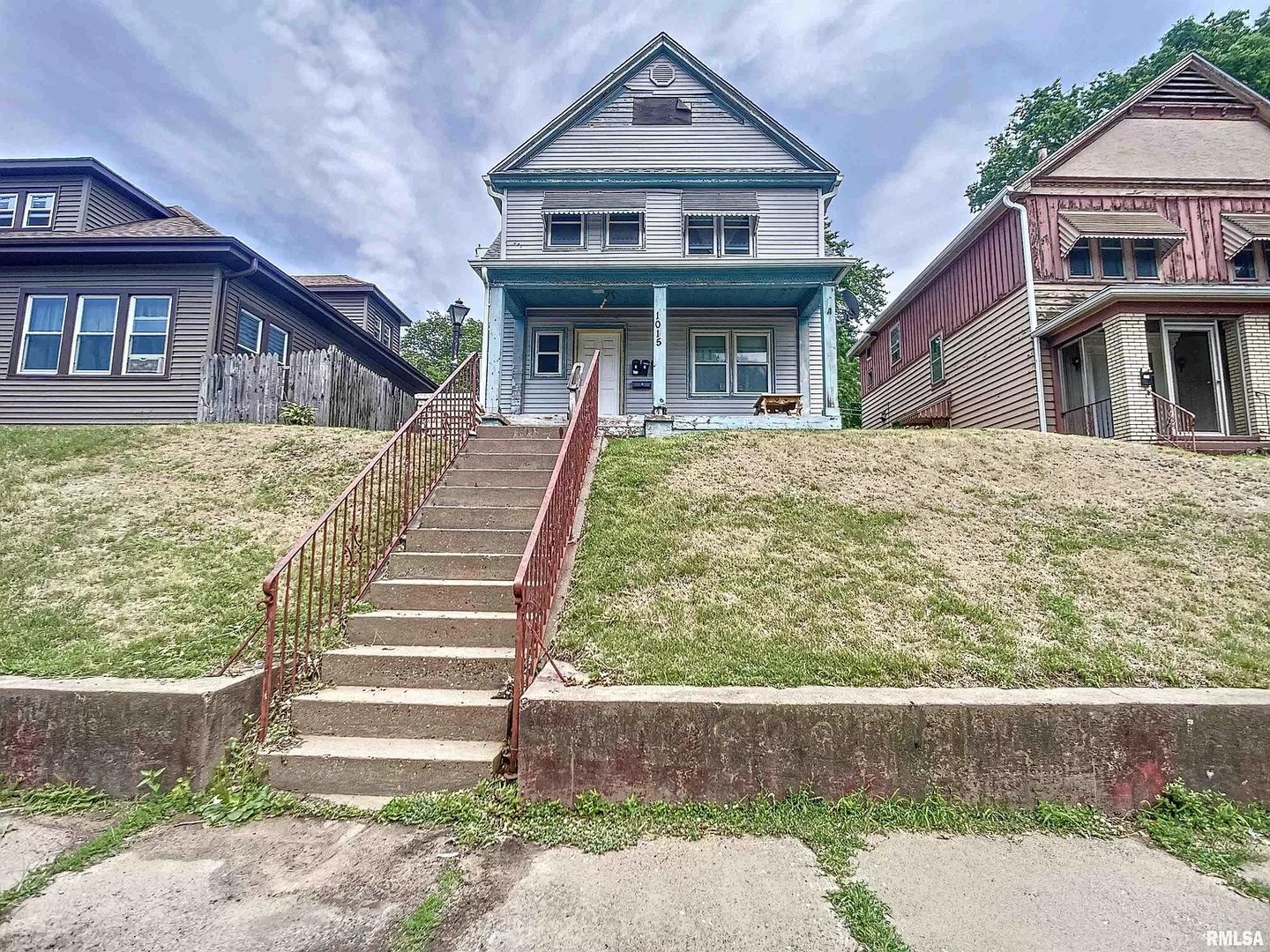 Rock Island Apartment: 1015 12th St