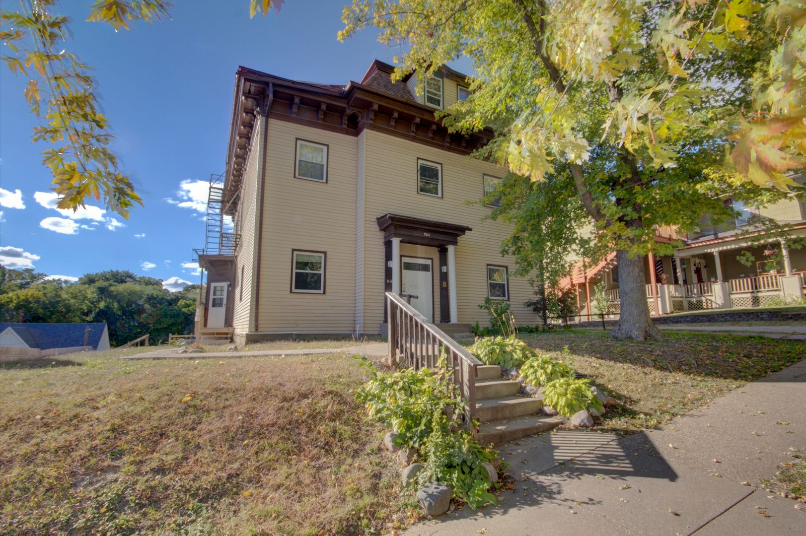 Davenport Apartment: 908 Bridge Ave