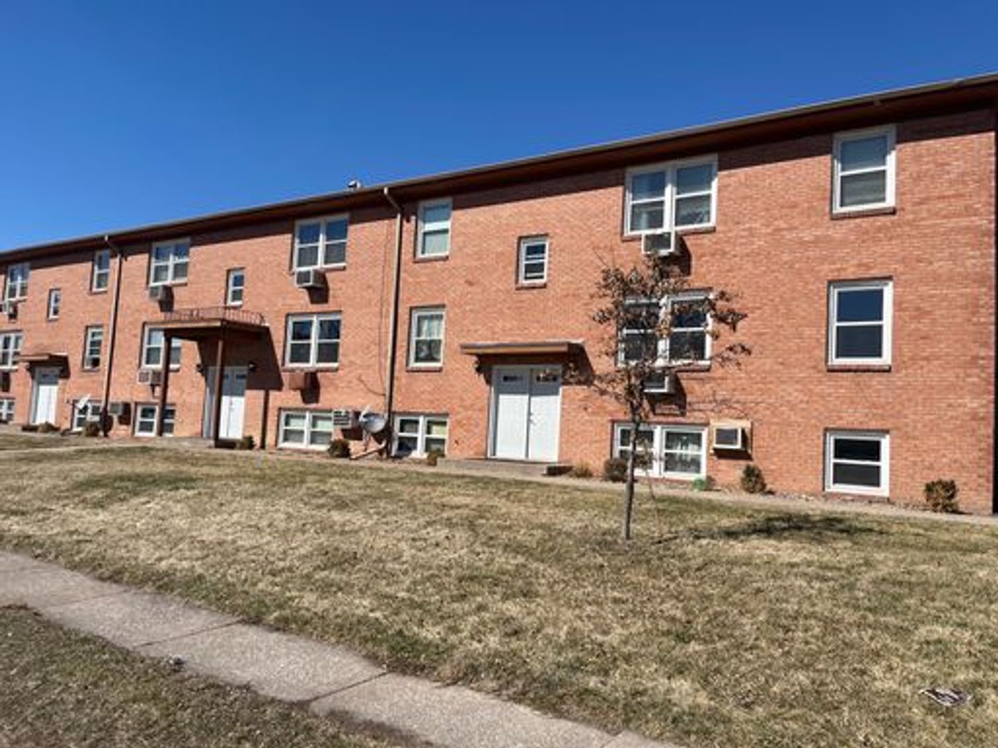 East Moline Apartment: 431 34th Ave