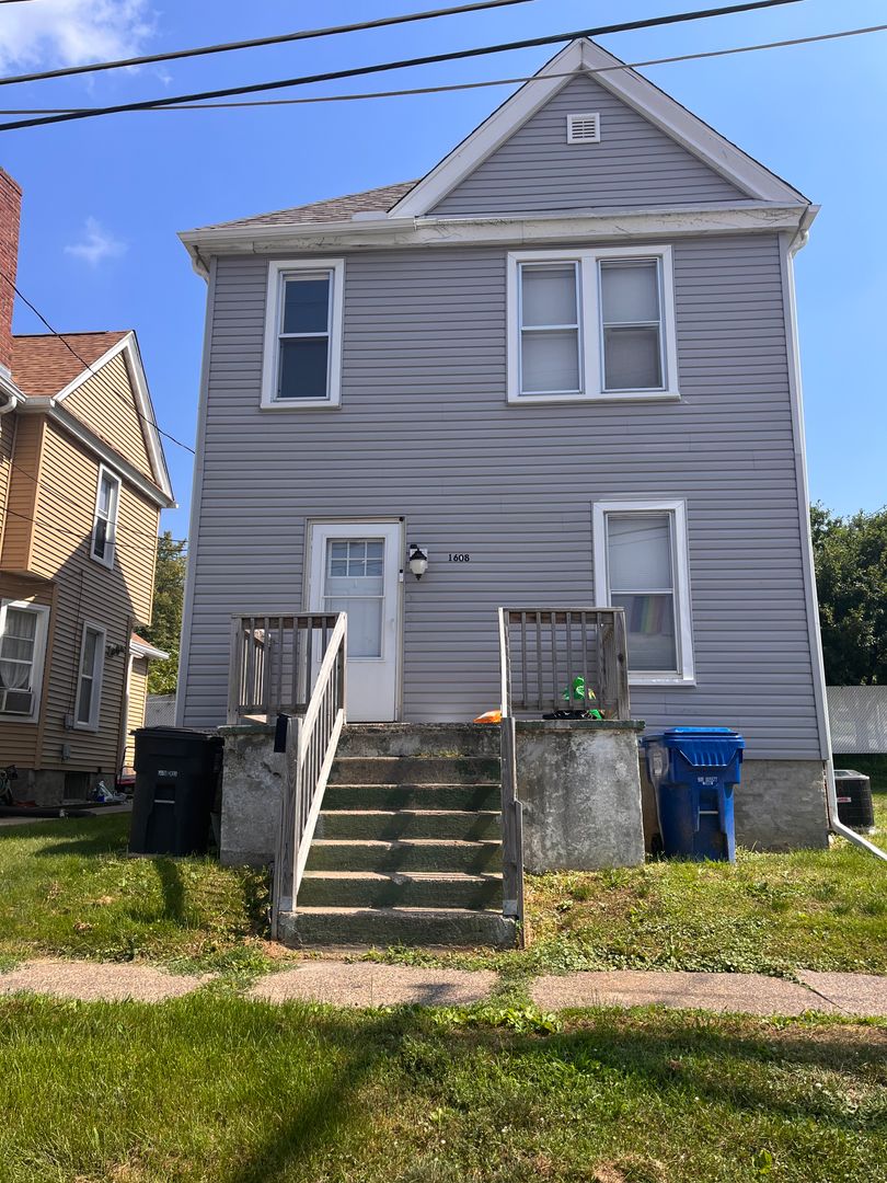 Moline House: 1608 8th Ave