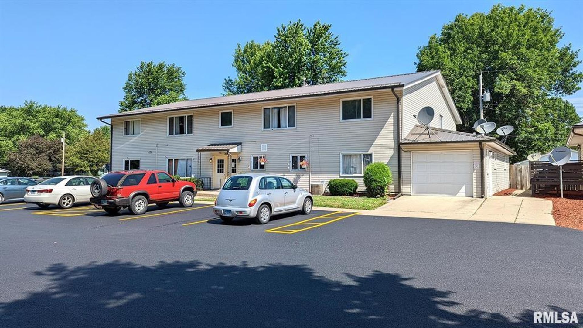 Hillsdale Apartment: 306 Larson Ct