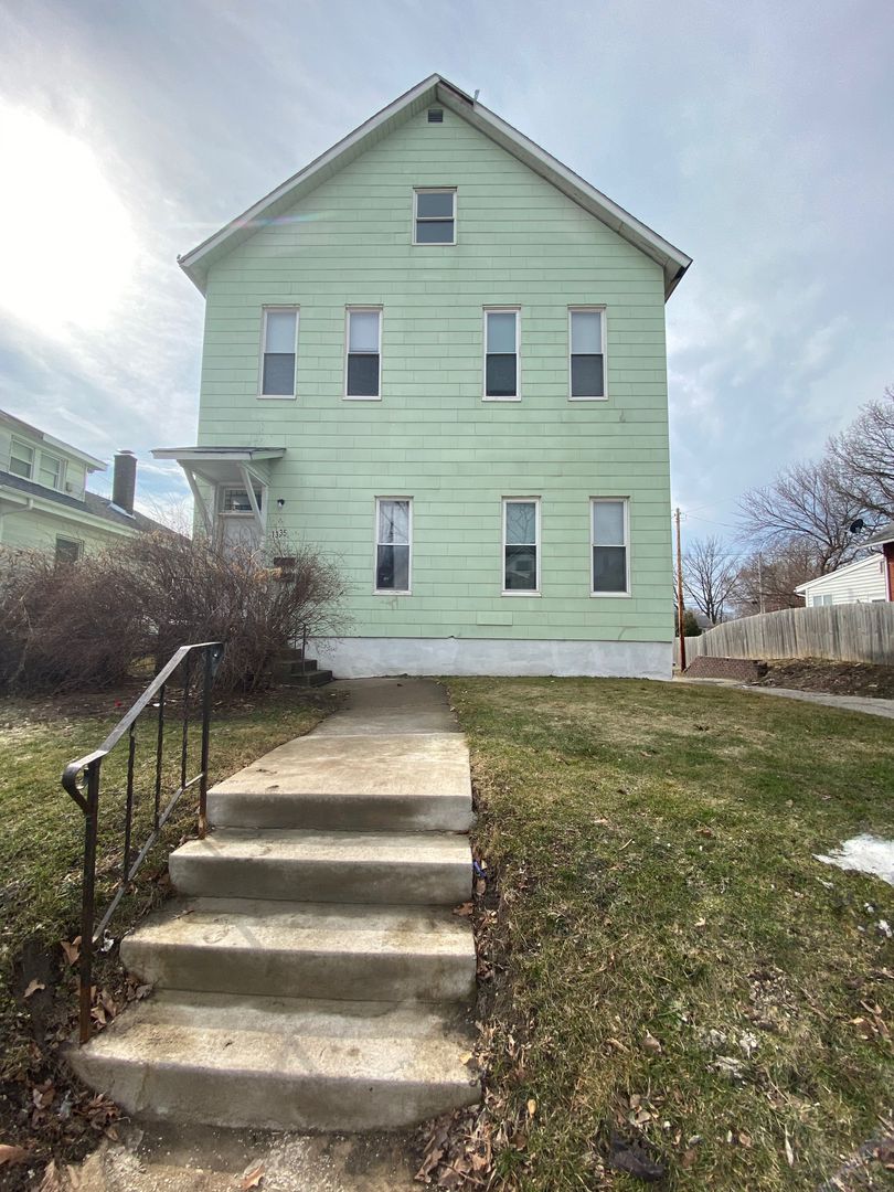 Davenport Apartment: 1335 W. 13th Street