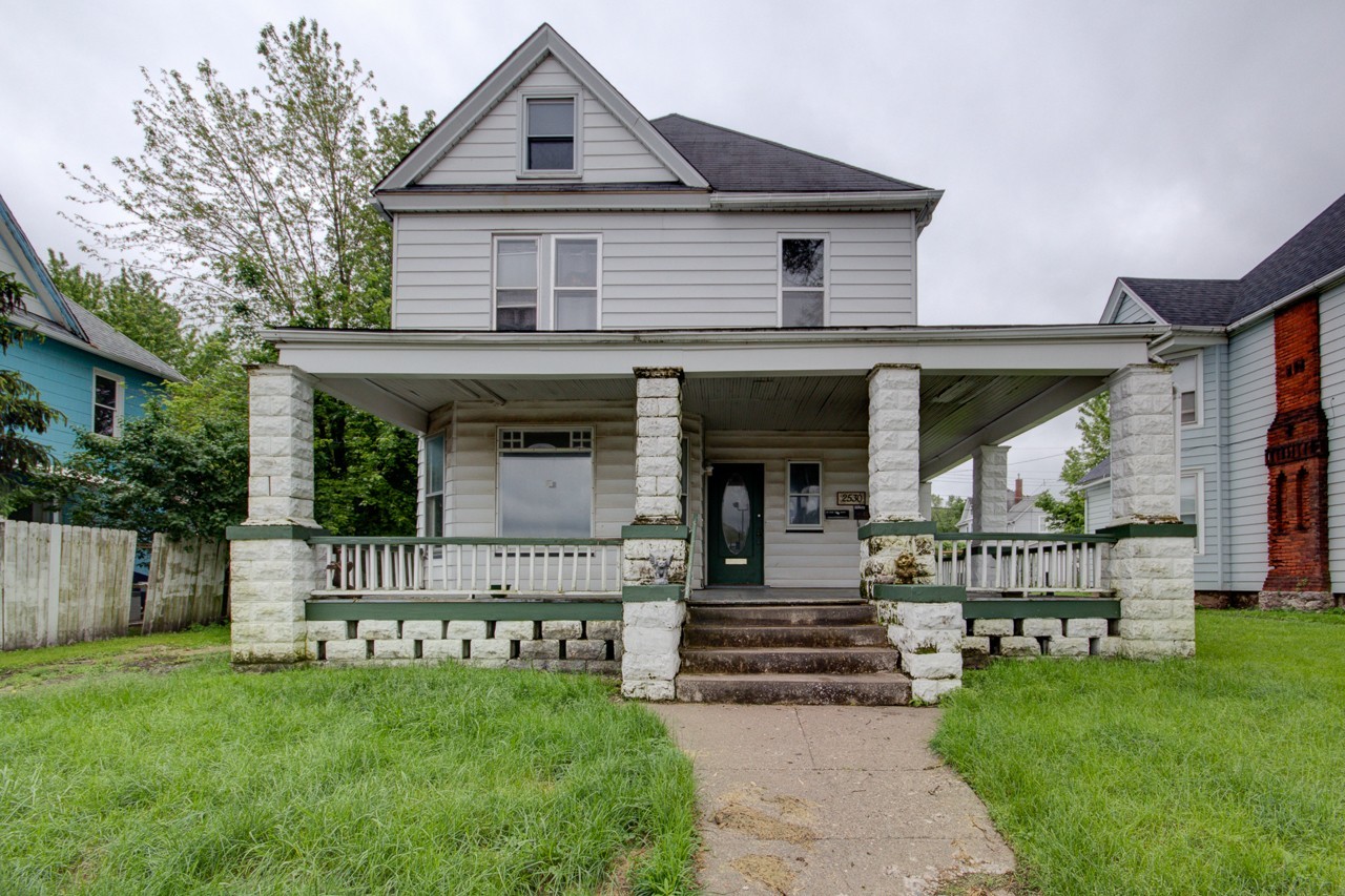 Rock Island Apartment: 2530 7th Ave