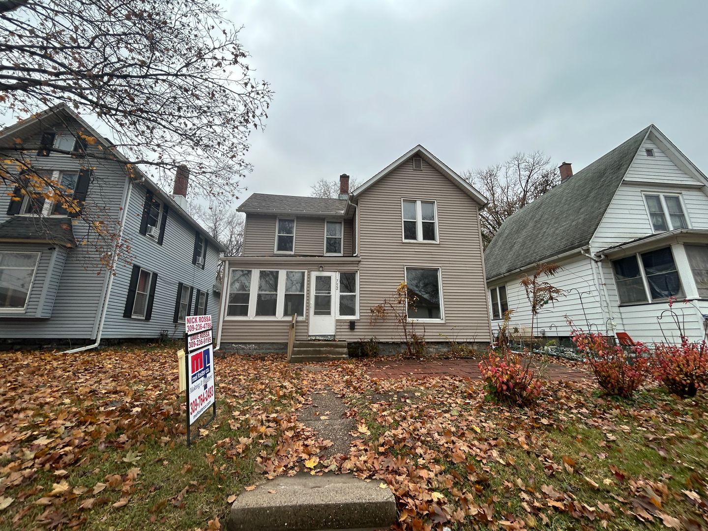 East Moline House: 752 17th Ave.