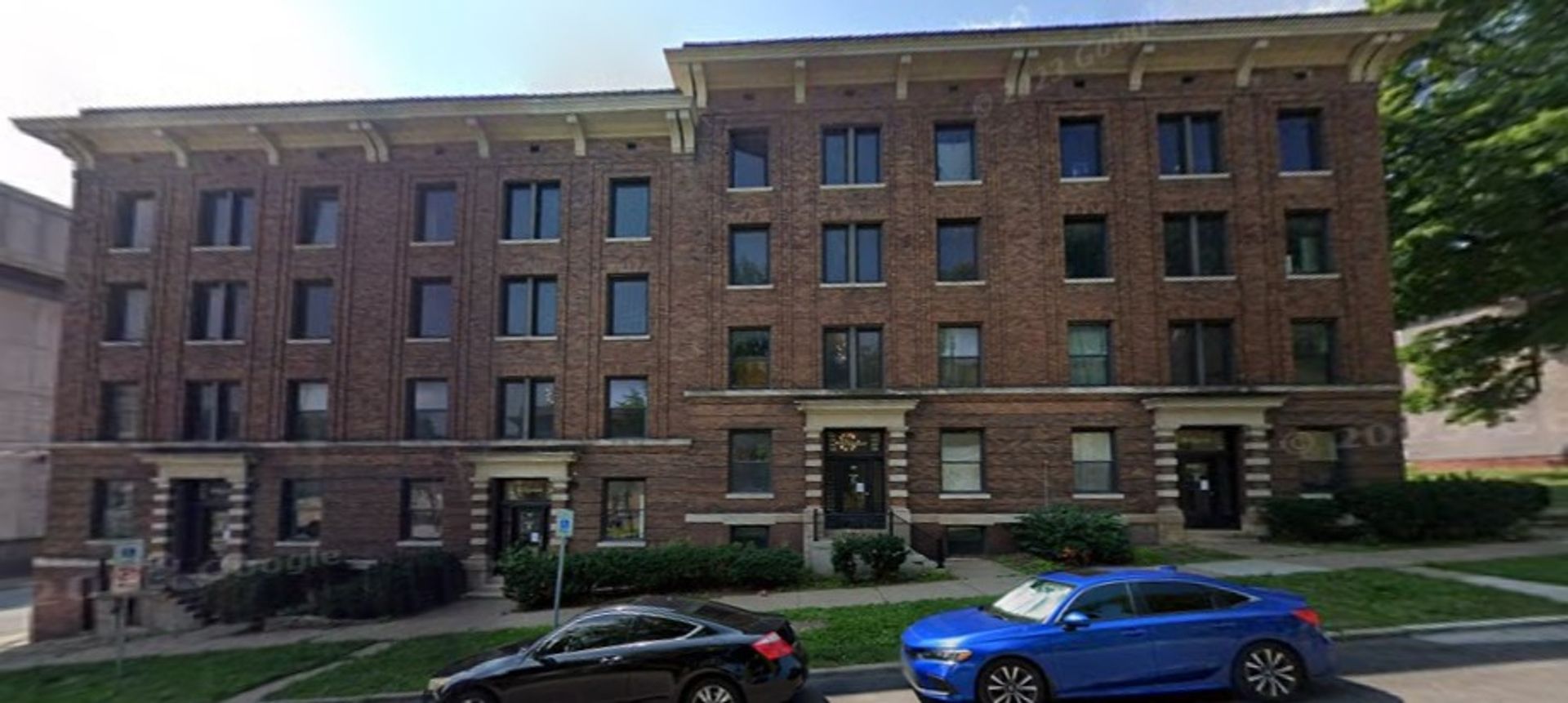 Davenport Apartment: 307 W 6th St