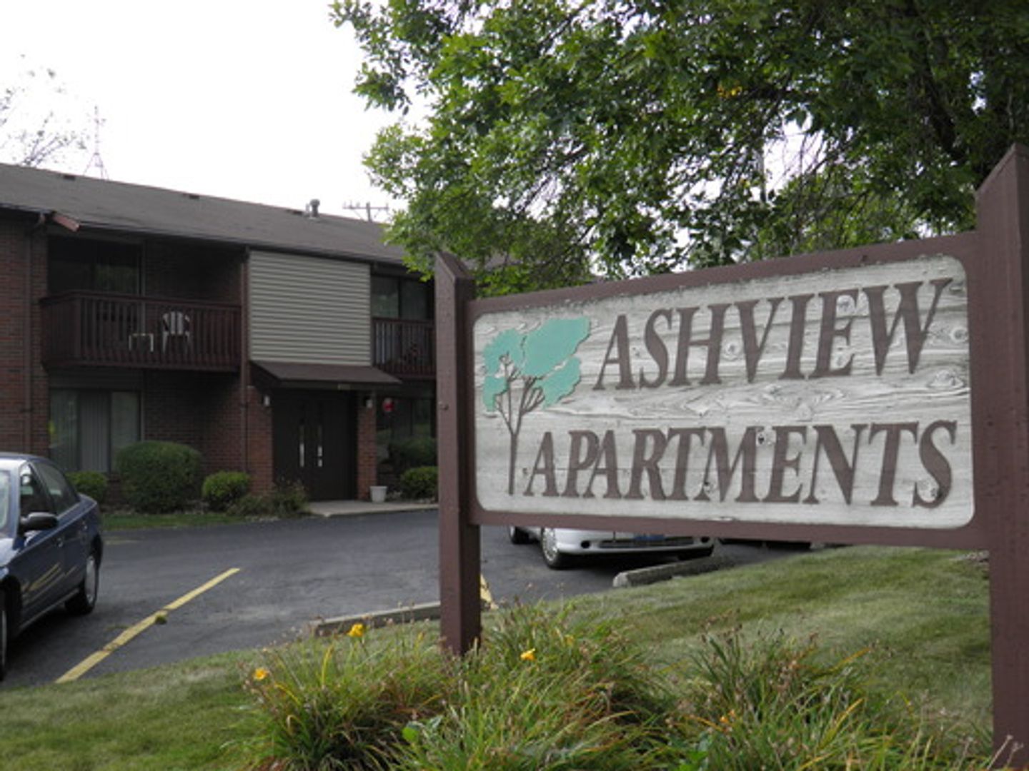 Moline Apartment: 2403 34th St