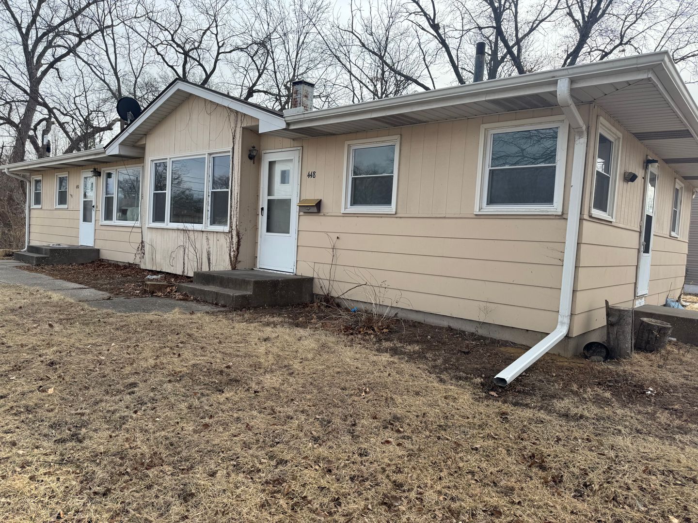 Silvis Apartment: 448 2nd Ave D