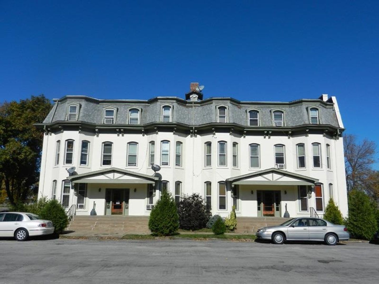 Rock Island Apartment: 1301-1305 2nd Ave