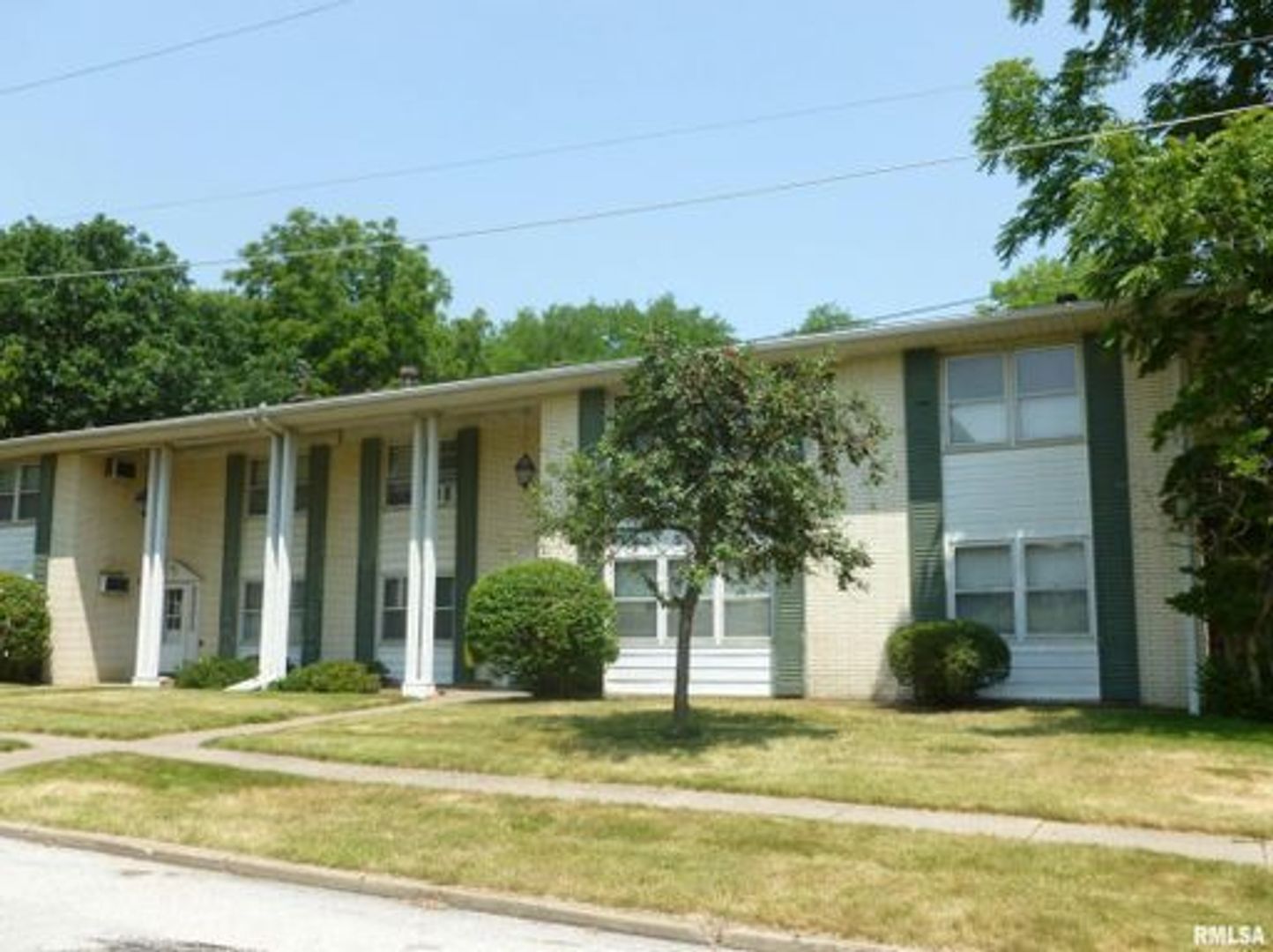 Moline Apartment: 1811 11th Ave