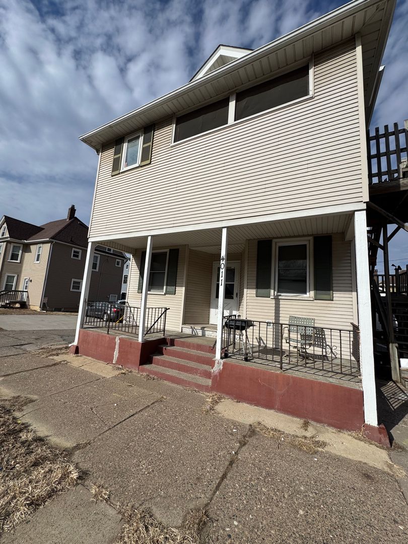 Rock Island Apartment: 4011 7th Ave