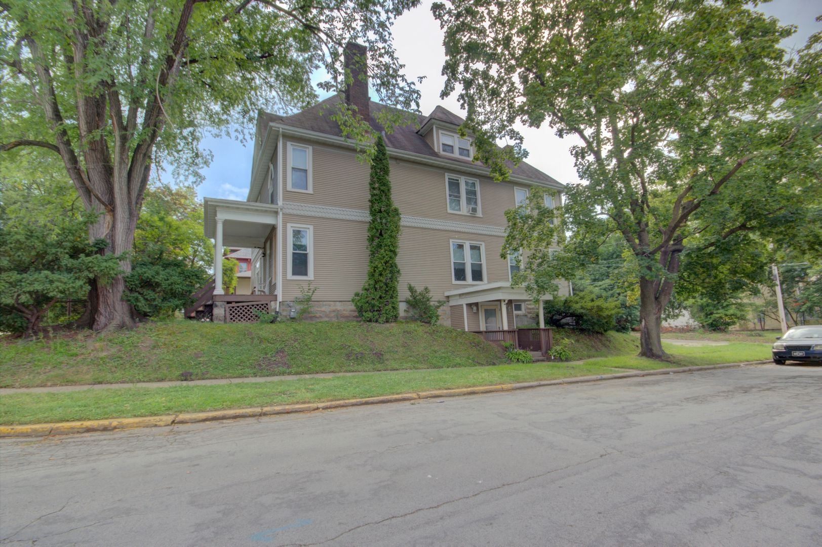 Rock Island Apartment: 1200 20th St