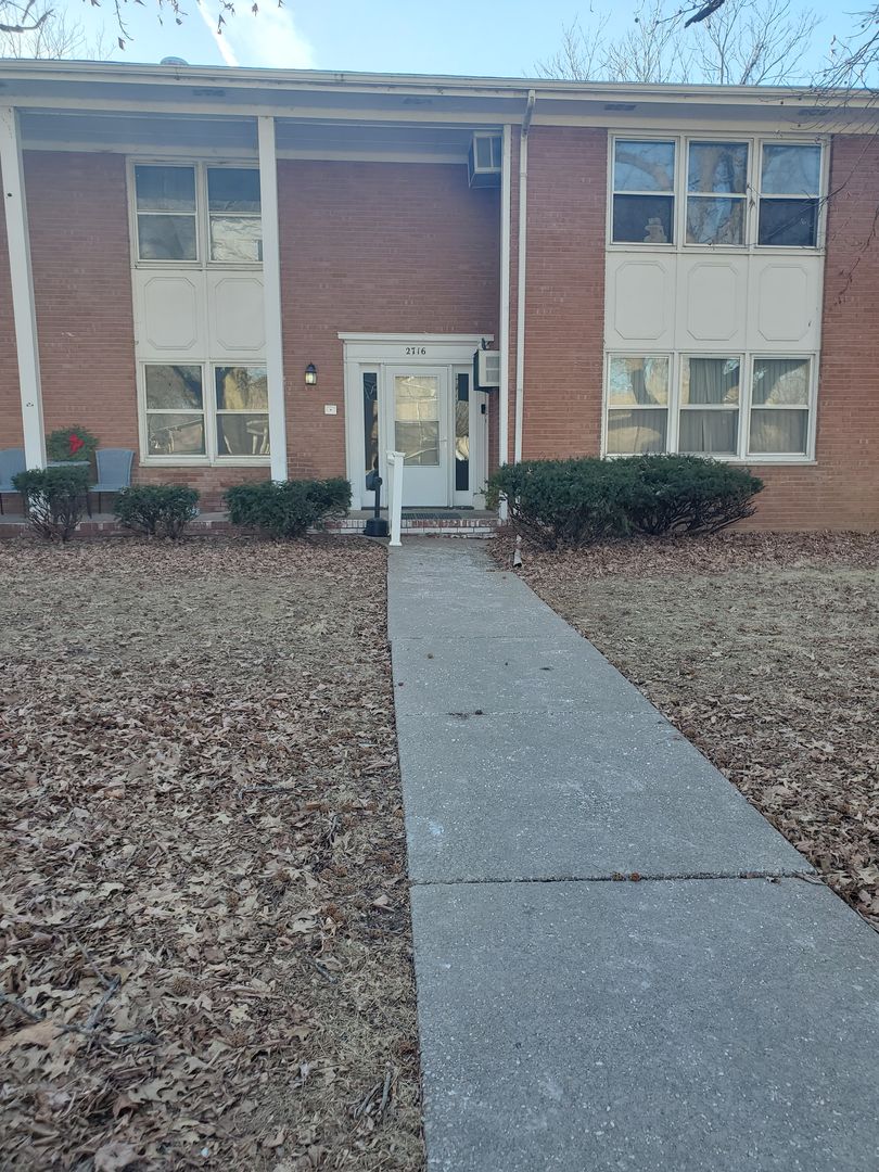 Rock Island Apartment: 2716 34th Street