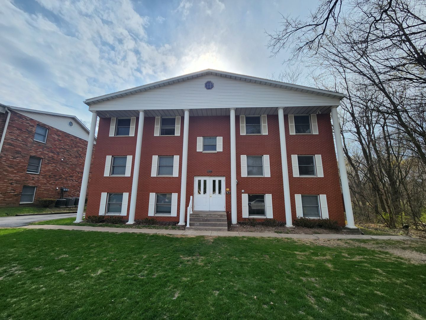 Rock Island Apartment: 9000 13th St W