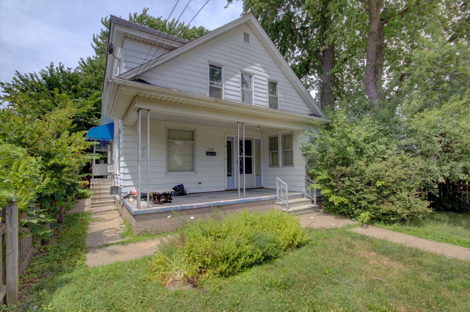 Moline Apartment: 1127 11th St