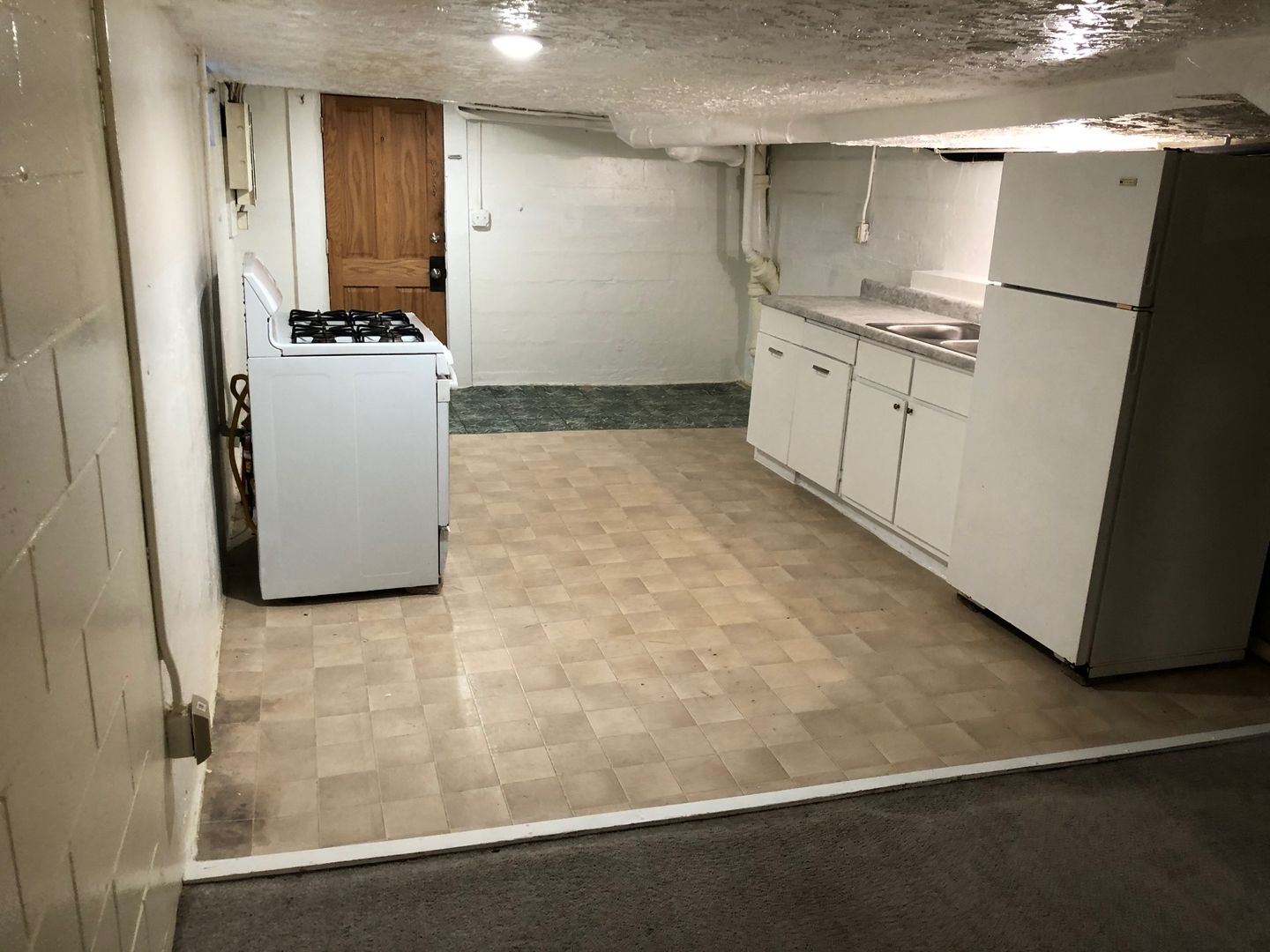 Moline Apartment: 428 7th St