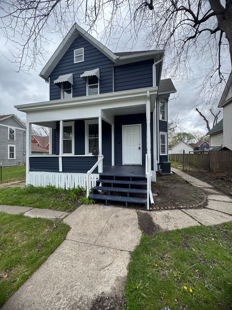 Davenport Apartment: 1315 Brown St