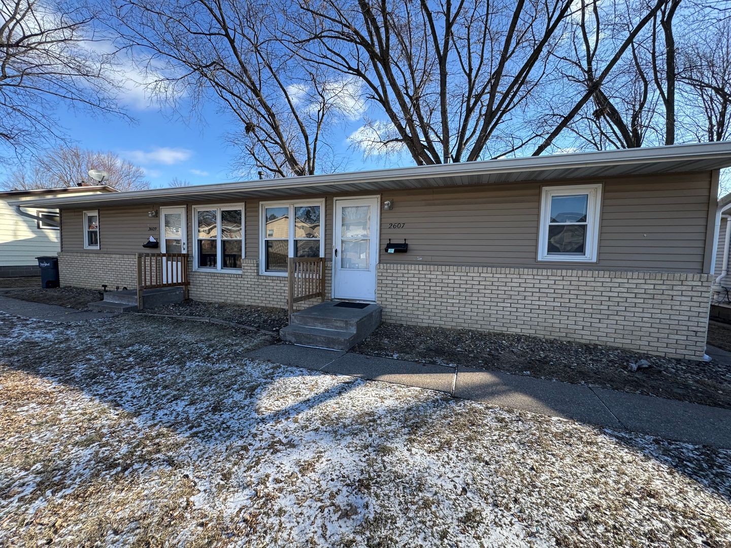 Bettendorf Apartment: 2607/2609 Magnolia Drive