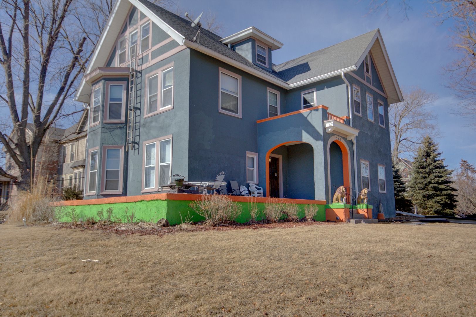 Davenport Apartment: 624 Scott St