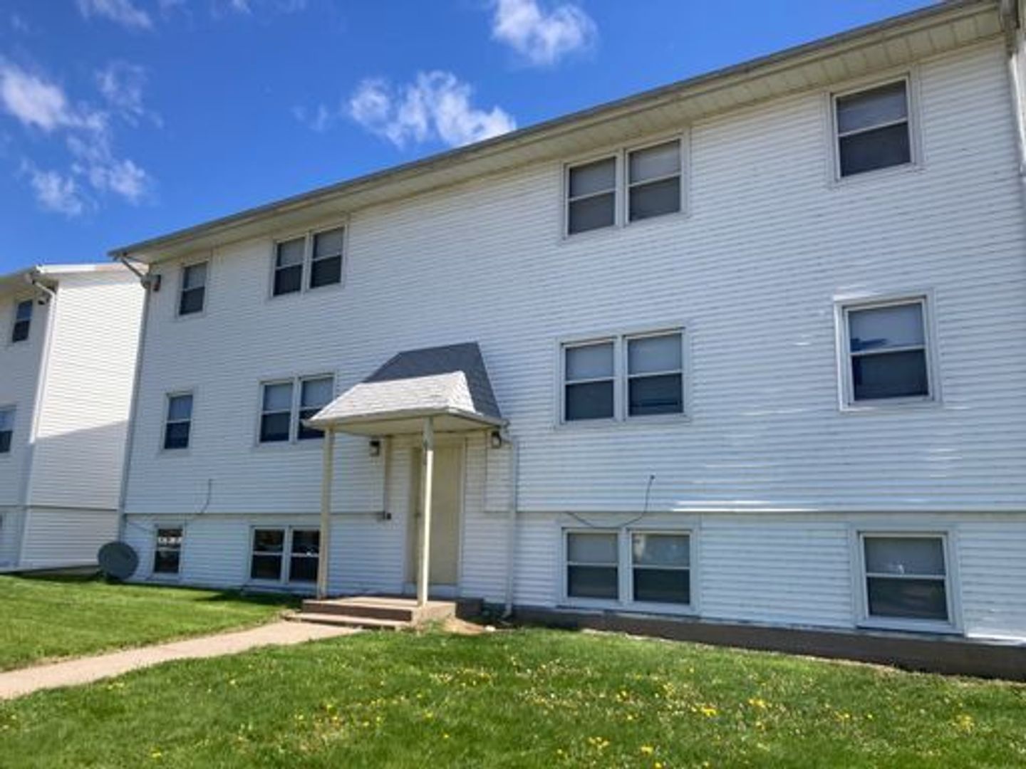 Davenport Apartment: 636 W 63rd Street