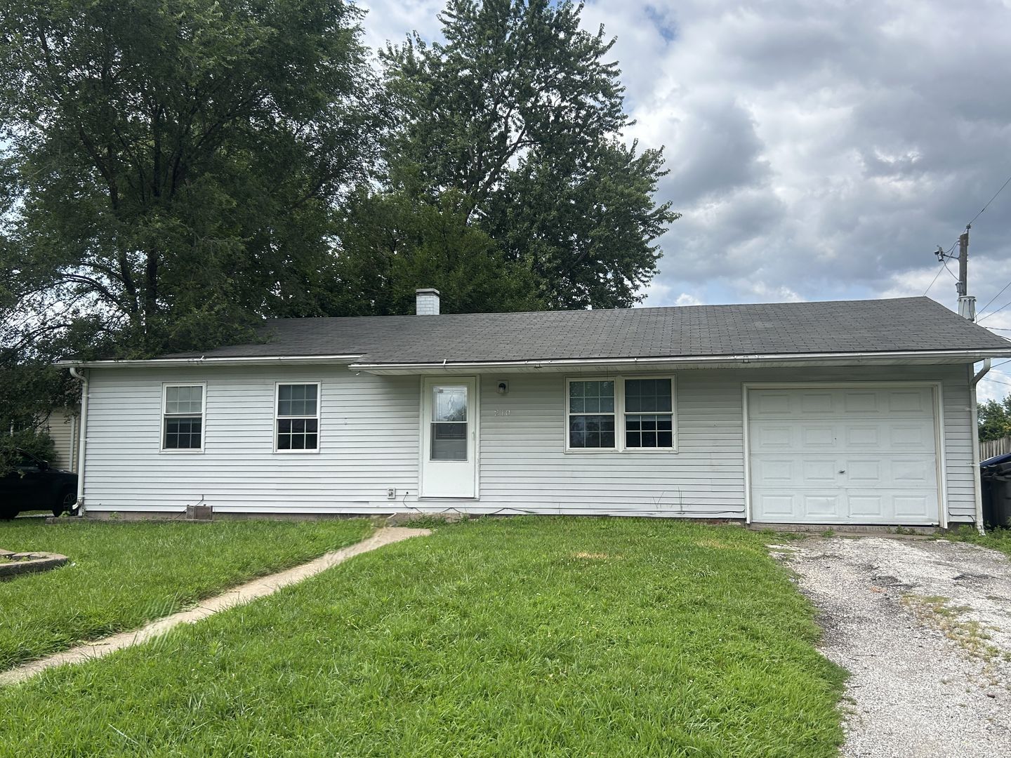 Milan House: 210 8th Street East