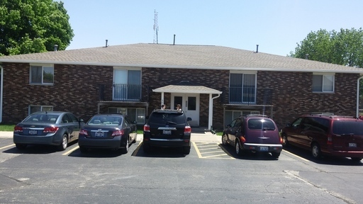 Moline Apartment: 3824 26th Ave