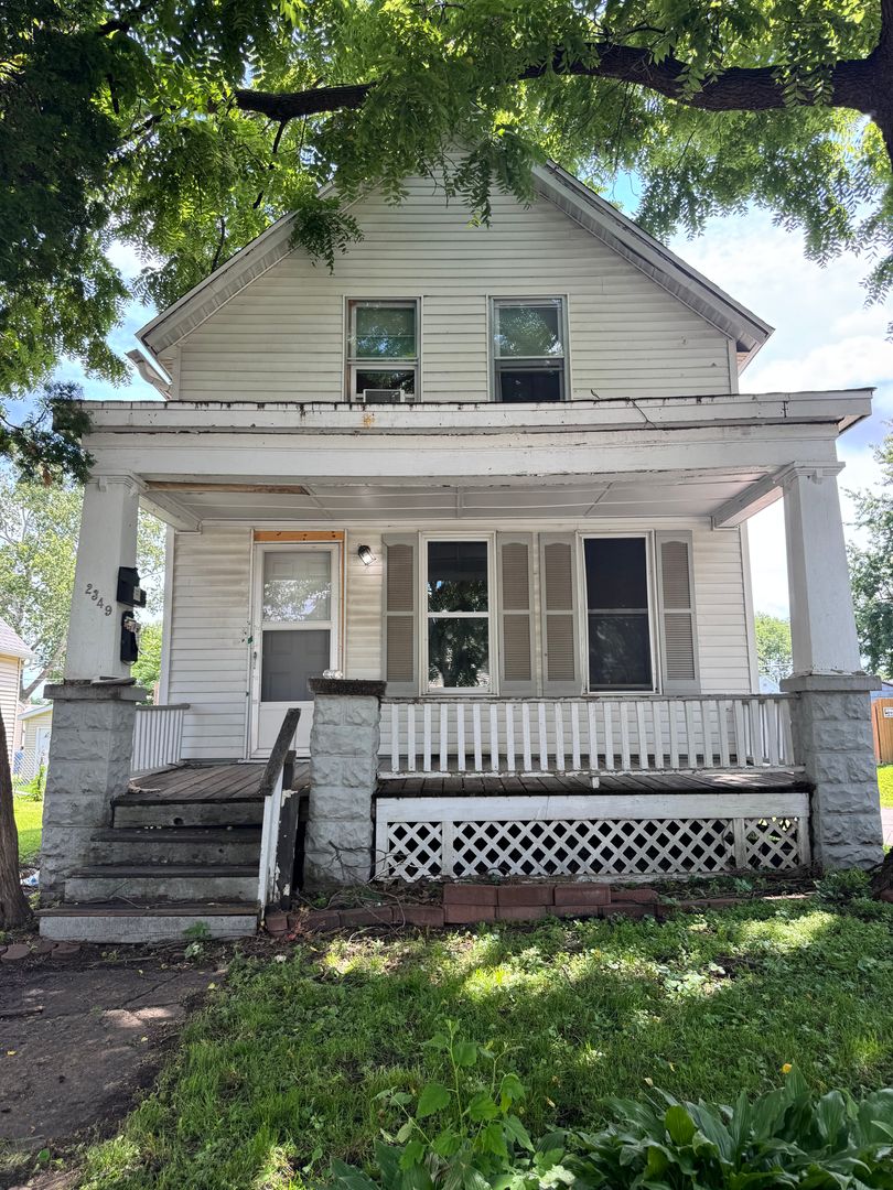 Davenport Apartment: 2349 W. 2nd St