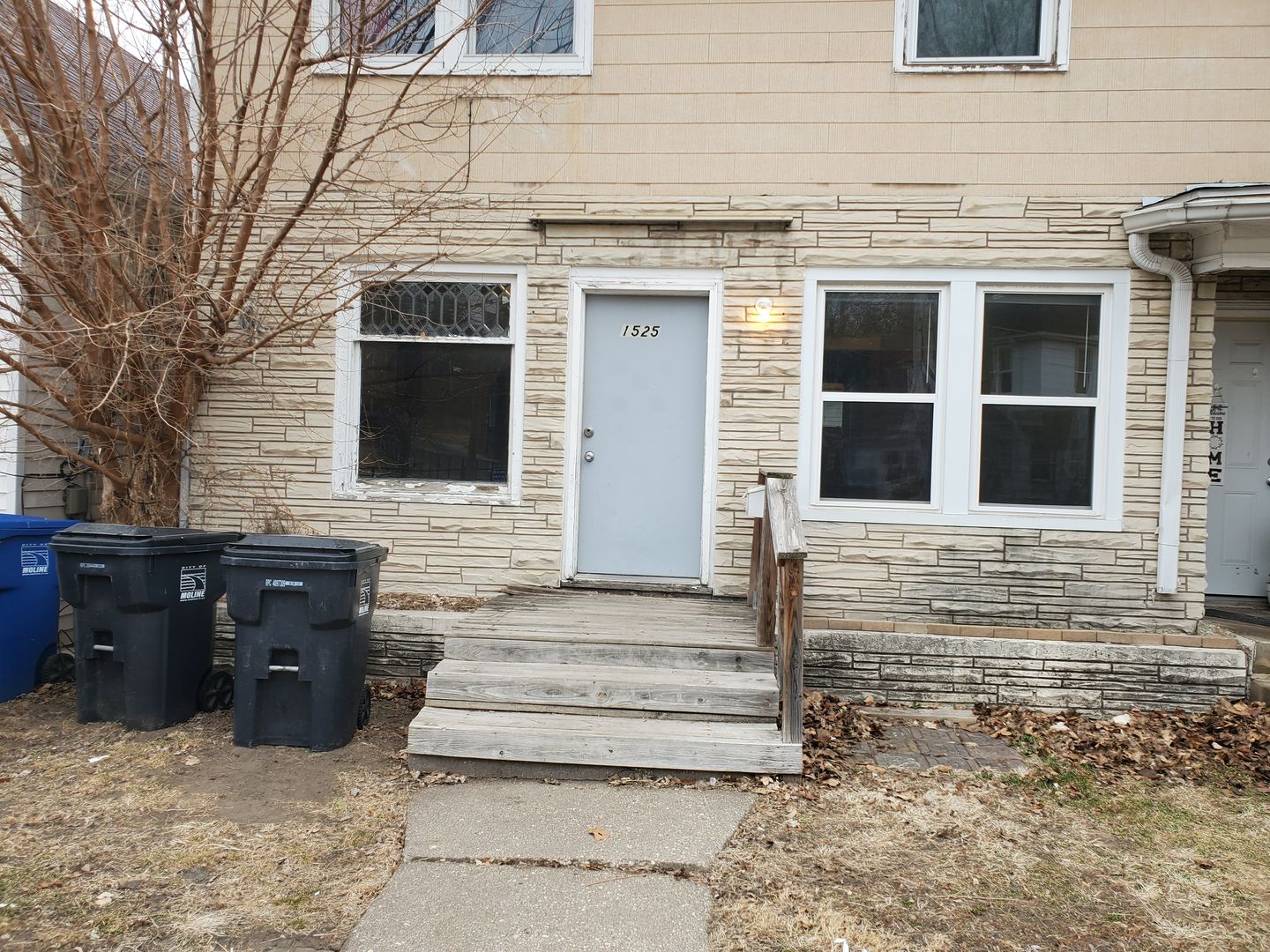 Moline Apartment: 1525 / 1527 8th Ave