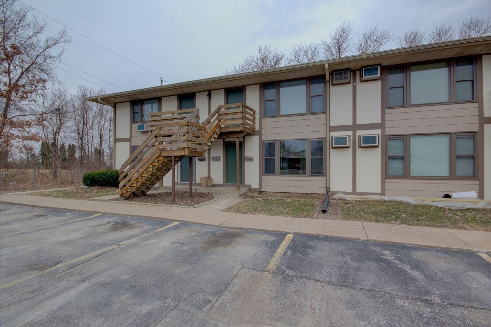 Moline Apartment: 3500 60th St