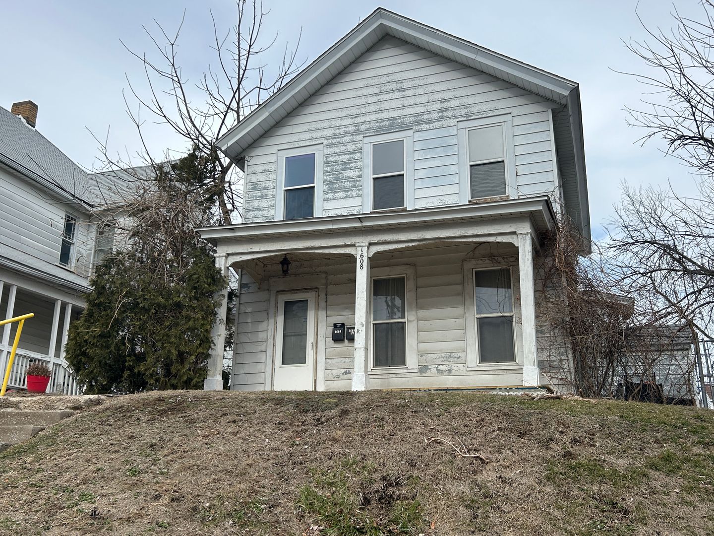 Davenport Apartment: 1608 E 12th St