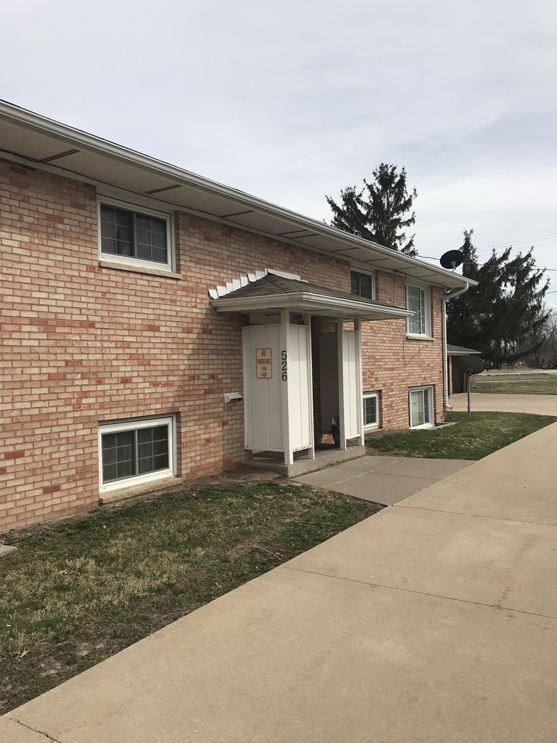 Moline Apartment: 526 30th Ave - lease only