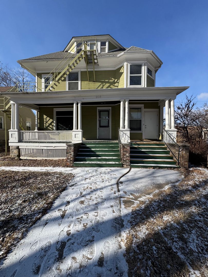 Rock Island Apartment: 914 23rd Street