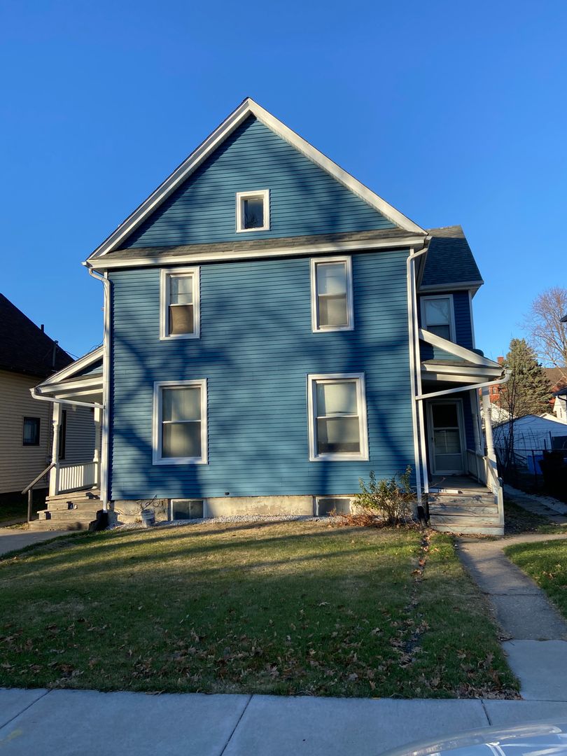 Davenport Apartment: 1436-1438 W 15th St.