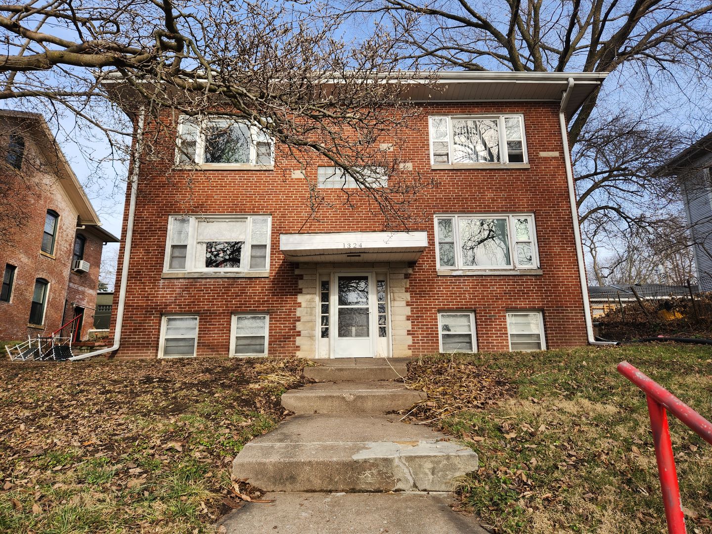 Davenport Apartment: 1324 E 10th St