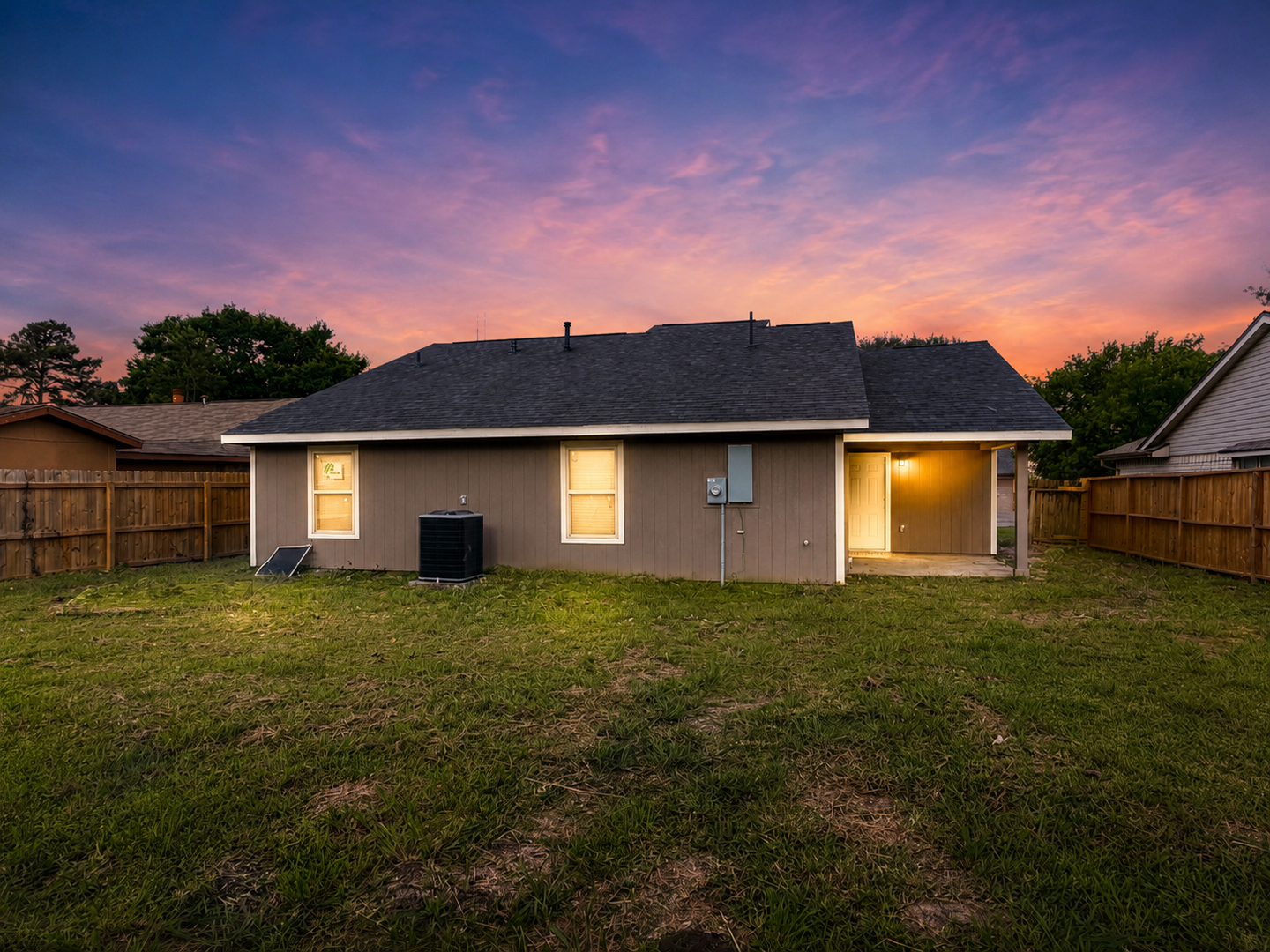 Houston House: 16603 Sentinel Dr