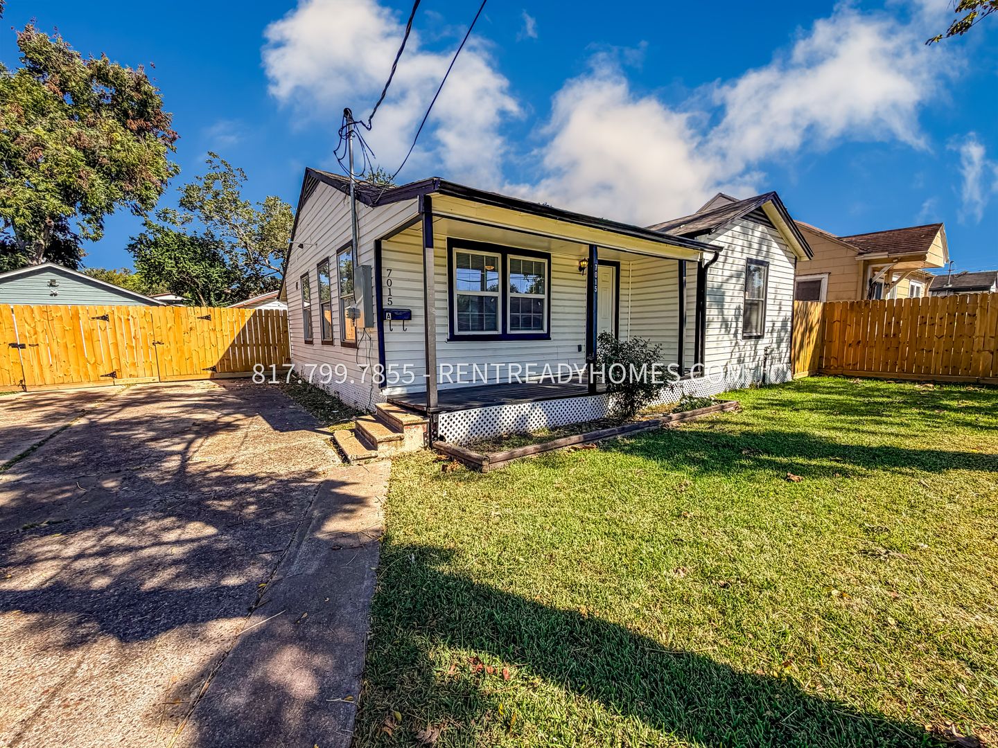 Houston House: 7015 Ilex St