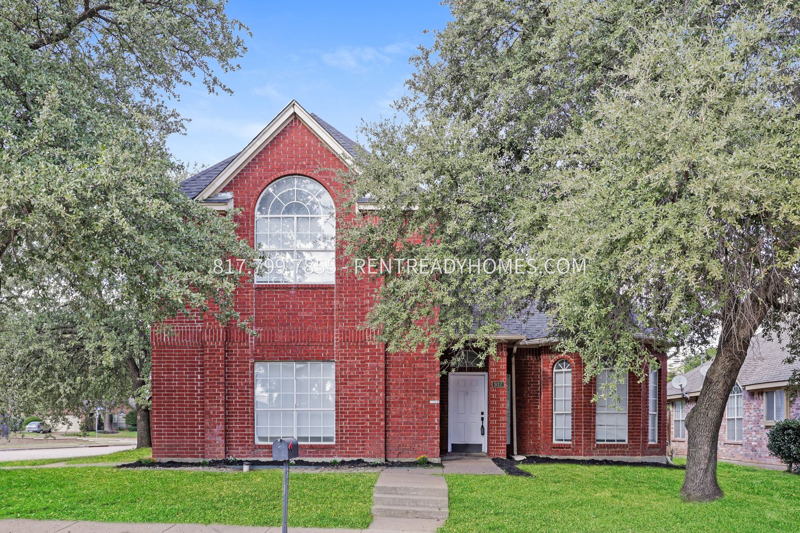 Arlington House: 937 Grasswood Dr