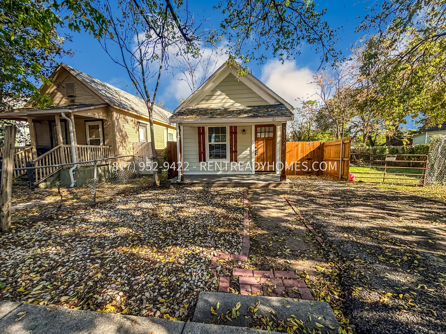 Fort Worth House: 2112 N Calhoun St