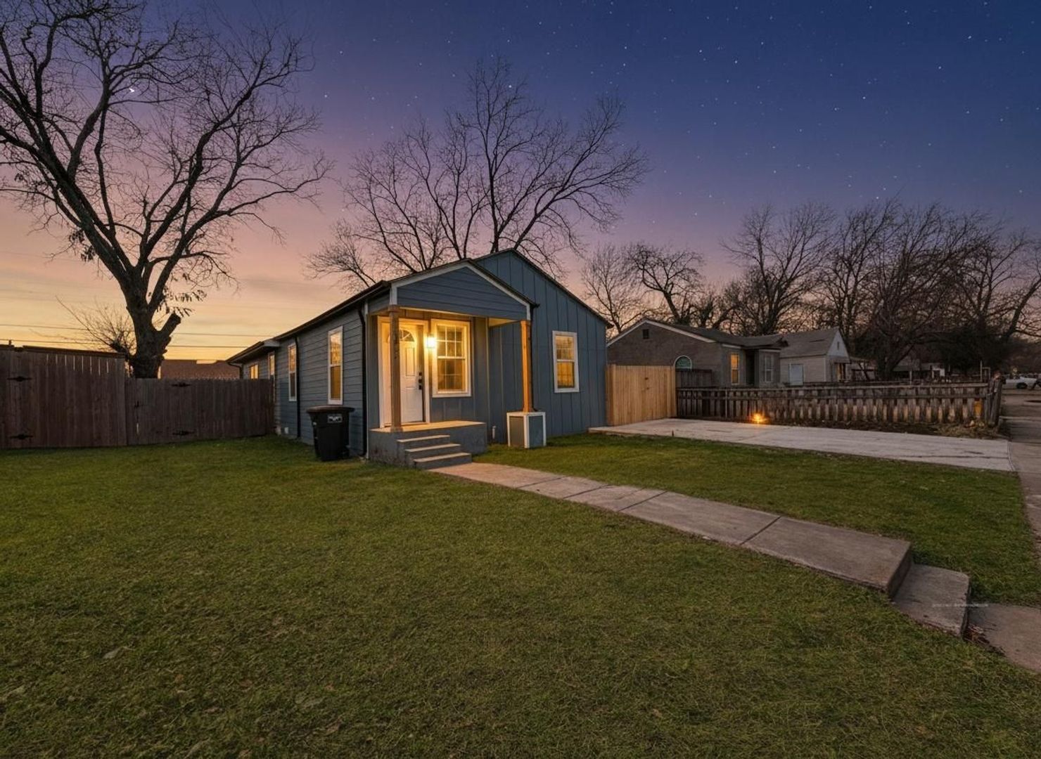 Fort Worth House: 1824 Carver Ave