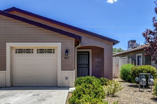 Town-Home Near the Rodeo Grounds – photo 1