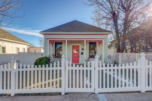 Charming Home in the Historic District of Downtown Prescott! – photo 1