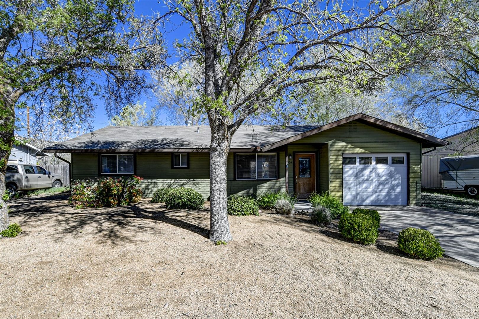 Newly Remodeled 3 Bed, 2 Bath Home with 1 Car Garage For Rent!